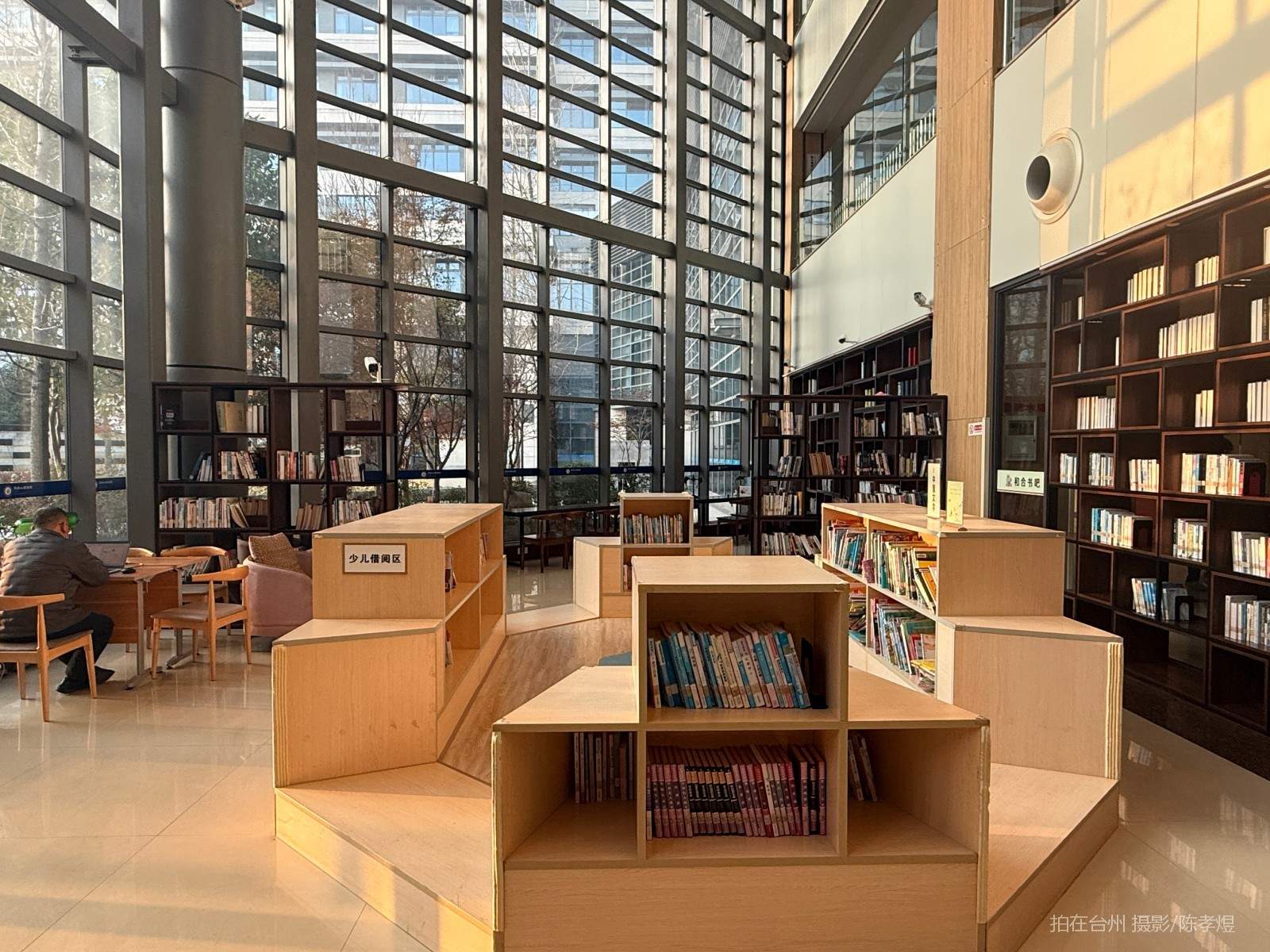 天台人民医院和合书吧(图8) 天台人民医院和合书吧(图8)