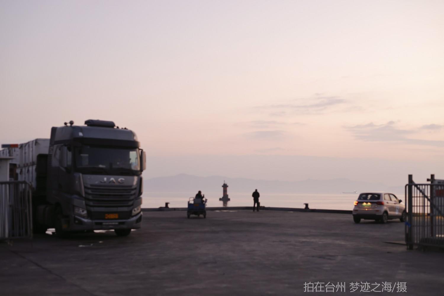 玉环大麦屿渔货码头 灯塔/工业/渔船/龙门吊(图5)