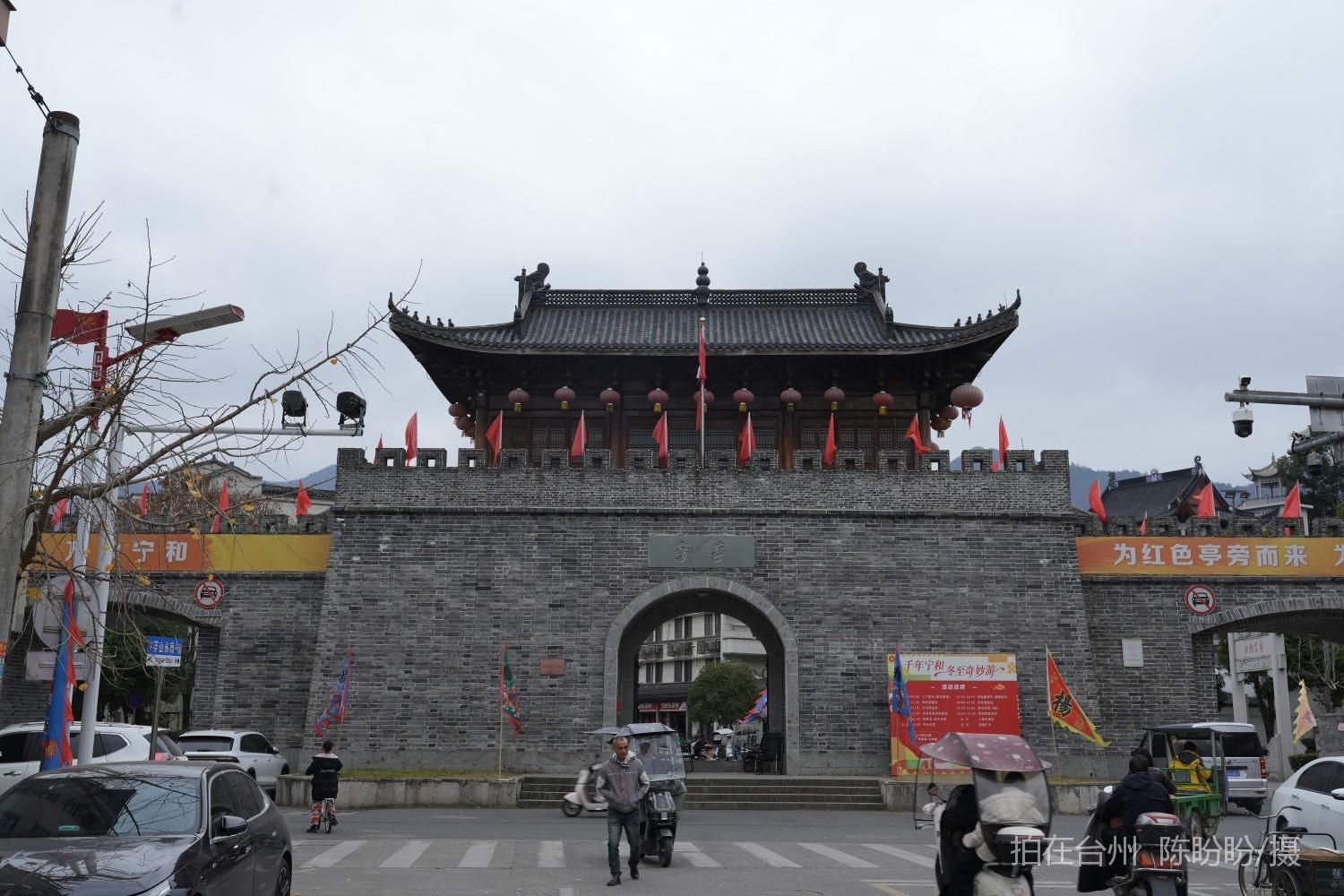 三门亭旁1982红色文化街区