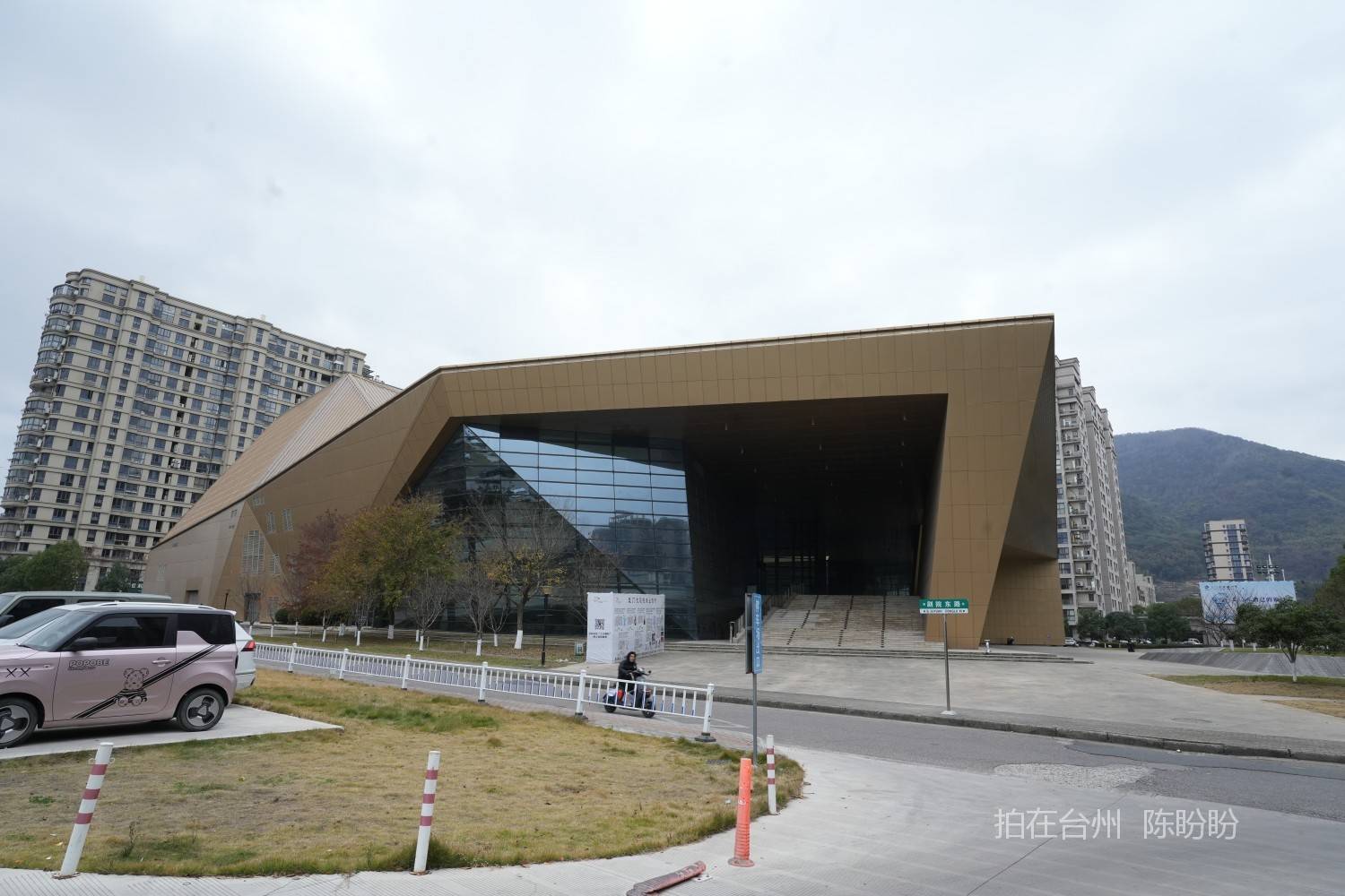 三门大剧院(图1)