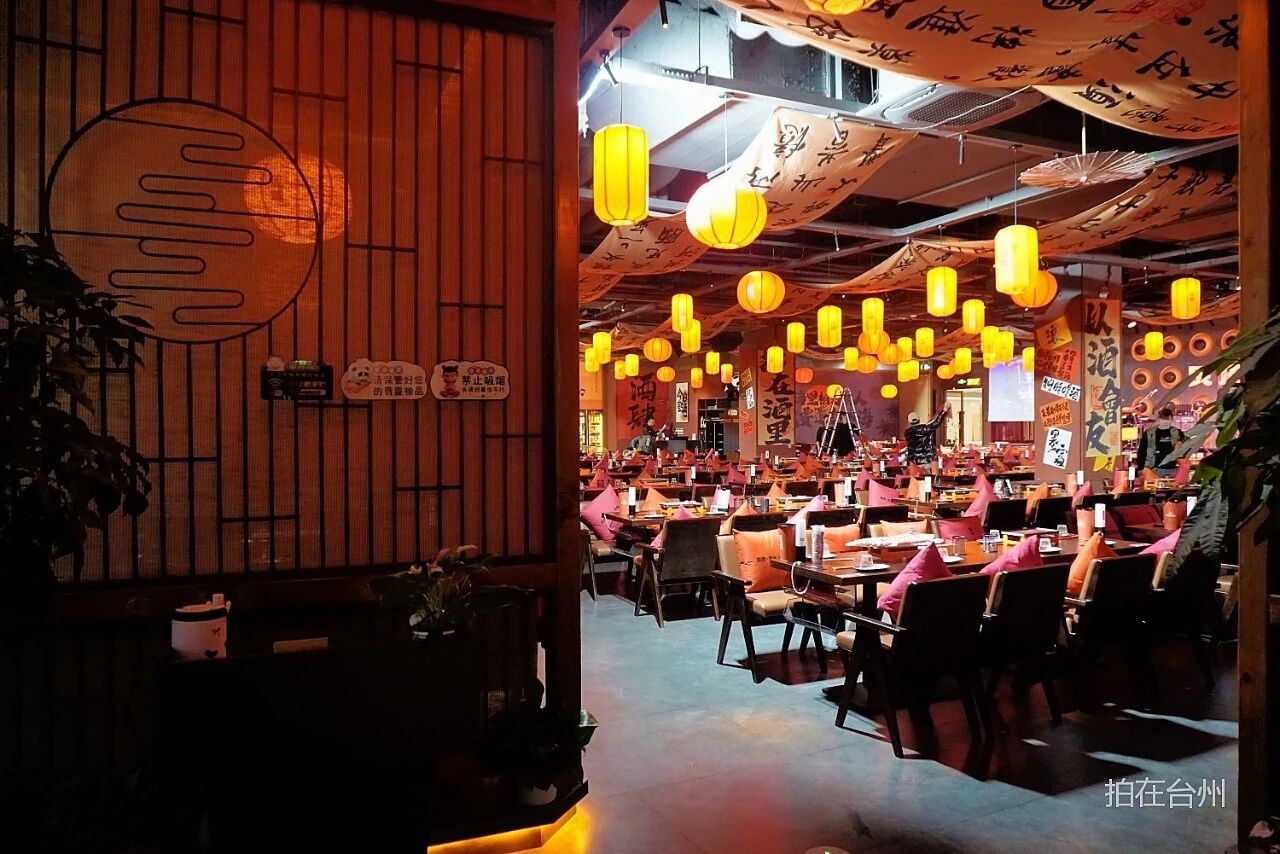 民谣流域烧烤酒馆(台州现代天地店)——音乐社交影视拍摄基地 餐饮(图12) 民谣流域烧烤酒馆(台州现代天地店)——音乐社交影视拍摄基地 餐饮(图8)