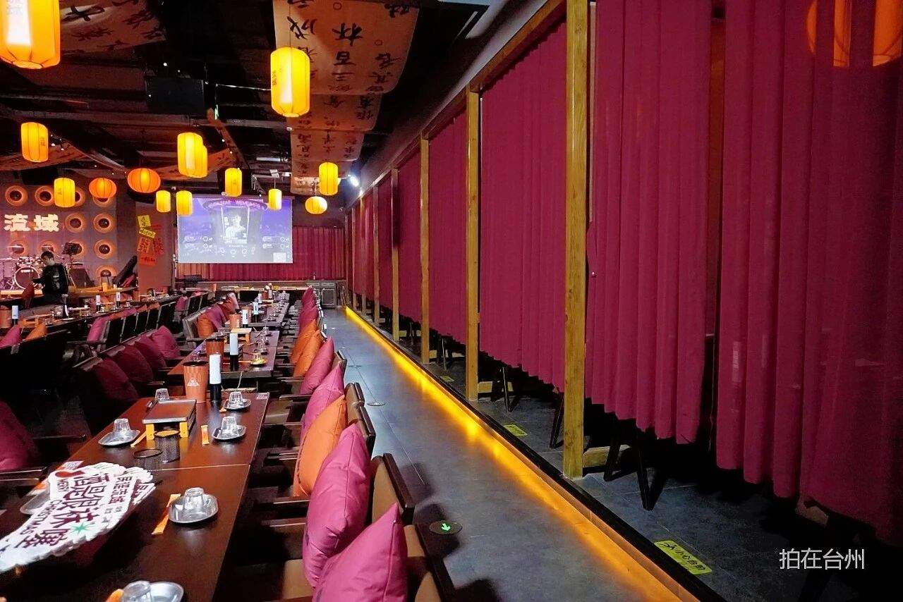 民谣流域烧烤酒馆(台州现代天地店)——音乐社交影视拍摄基地 餐饮(图13) 民谣流域烧烤酒馆(台州现代天地店)——音乐社交影视拍摄基地 餐饮(图9)