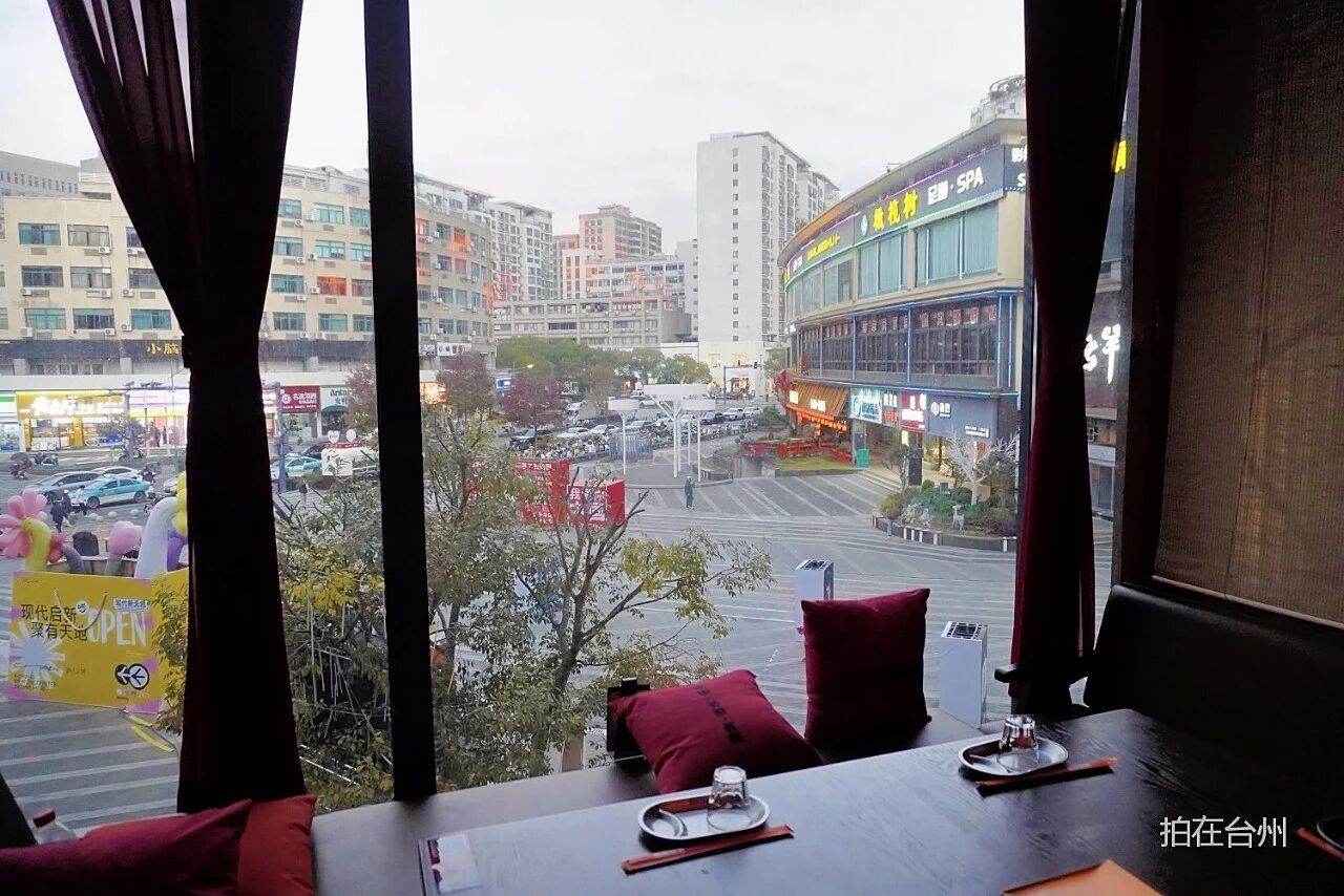 民谣流域烧烤酒馆(台州现代天地店)——音乐社交影视拍摄基地 餐饮(图17) 民谣流域烧烤酒馆(台州现代天地店)——音乐社交影视拍摄基地 餐饮(图13)