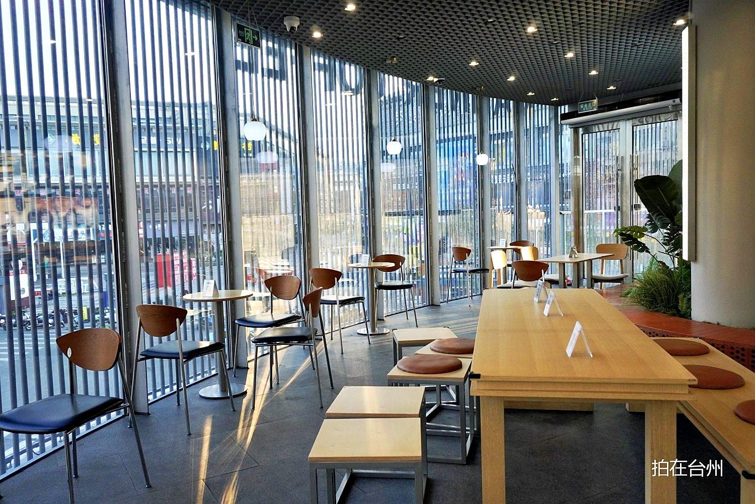 Manner Coffee(台州椒江东商务区店)咖啡厅———都市文艺影视拍摄基地(图15)