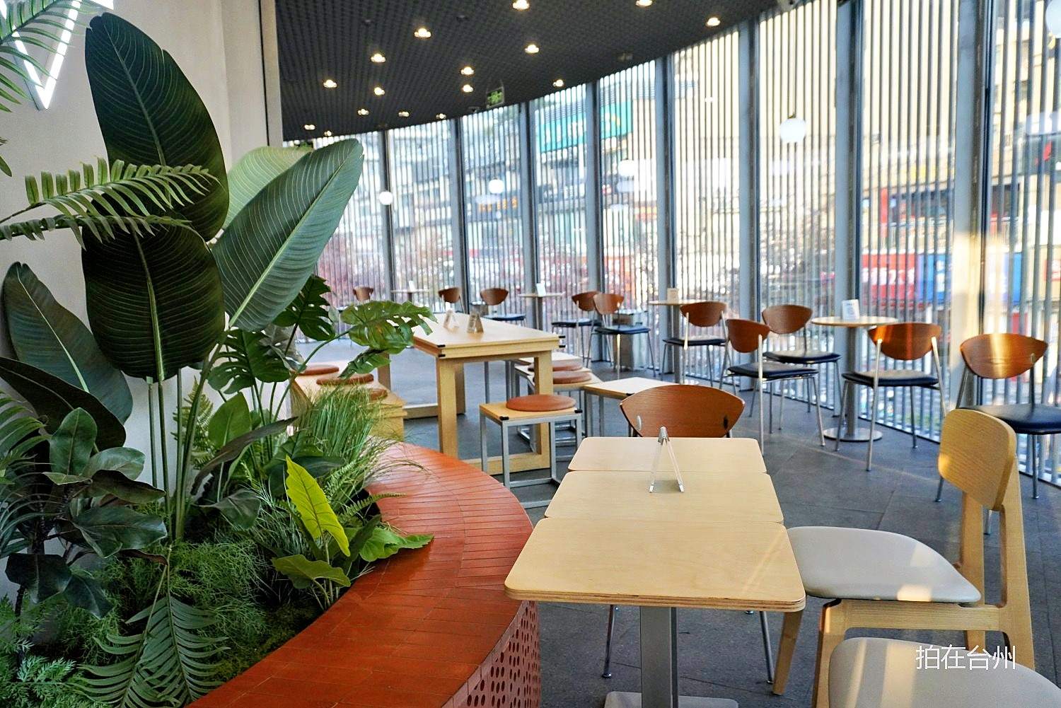 Manner Coffee(台州椒江东商务区店)咖啡厅———都市文艺影视拍摄基地(图17)