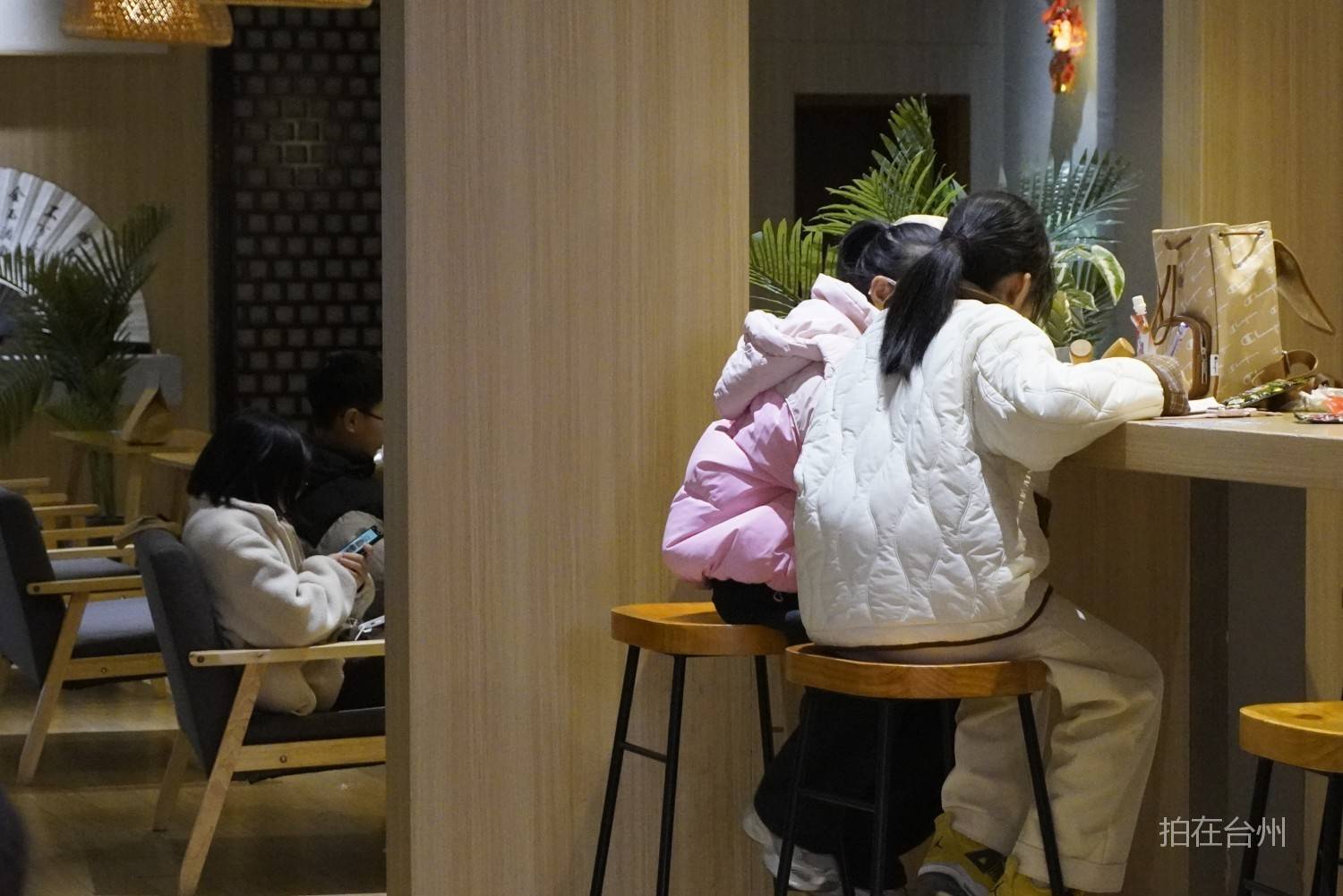 台州市图书馆内上和下睳休闲茶室小超市(图9) 台州市图书馆内上和下睳休闲茶室小超市(图9)