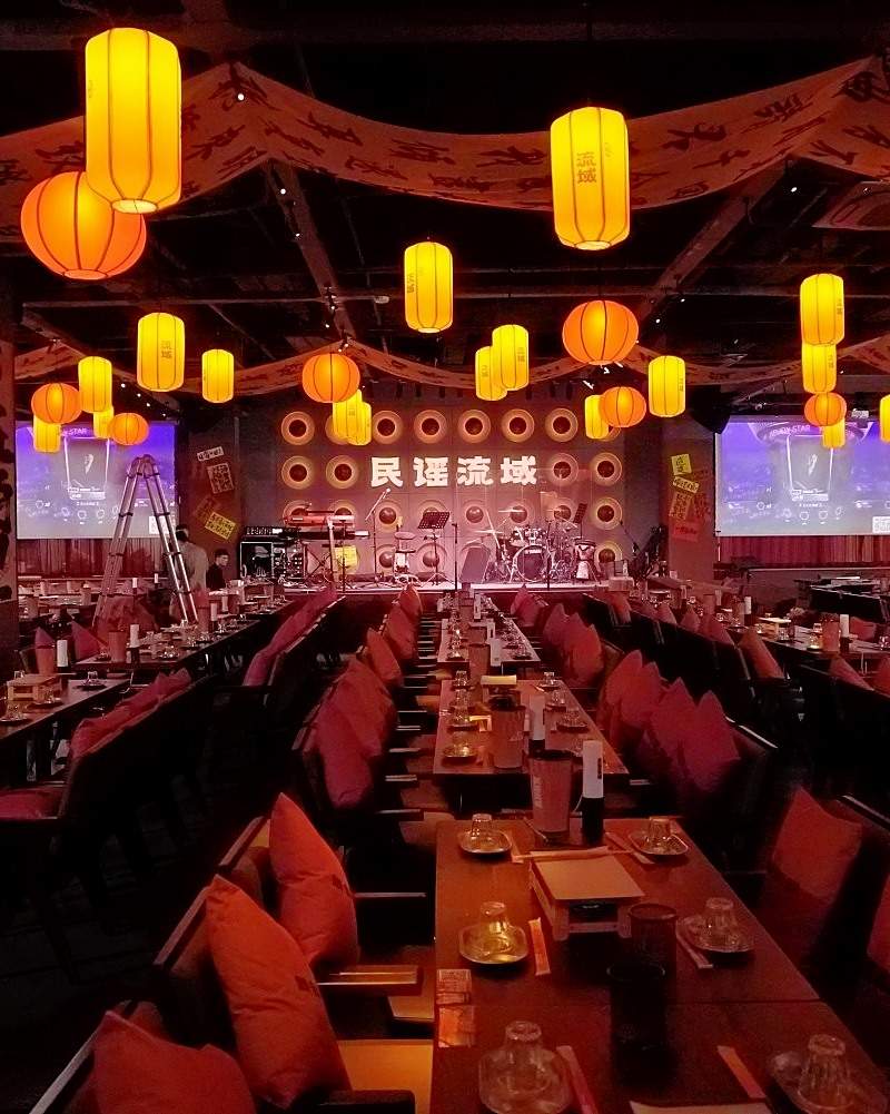 民谣流域烧烤酒馆(台州现代天地店)——音乐社交影视拍摄基地 餐饮(图5) 民谣流域烧烤酒馆(台州现代天地店)——音乐社交影视拍摄基地 餐饮(图5)