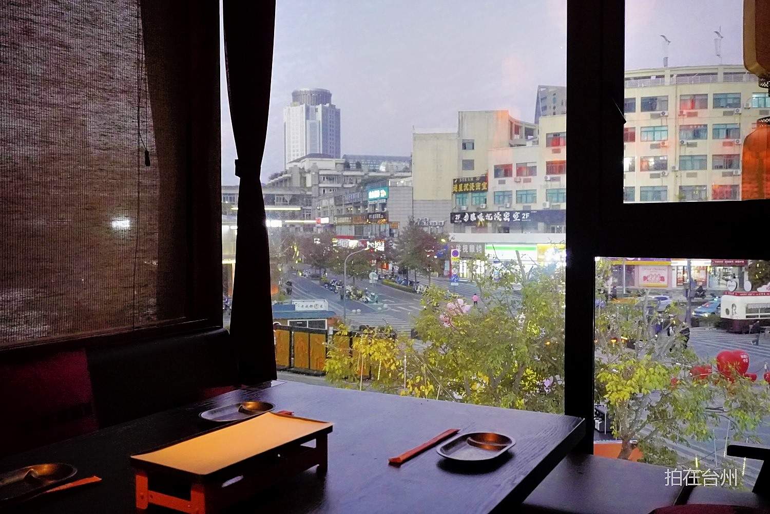 民谣流域烧烤酒馆(台州现代天地店)——音乐社交影视拍摄基地 餐饮(图9) 民谣流域烧烤酒馆(台州现代天地店)——音乐社交影视拍摄基地 餐饮(图9)