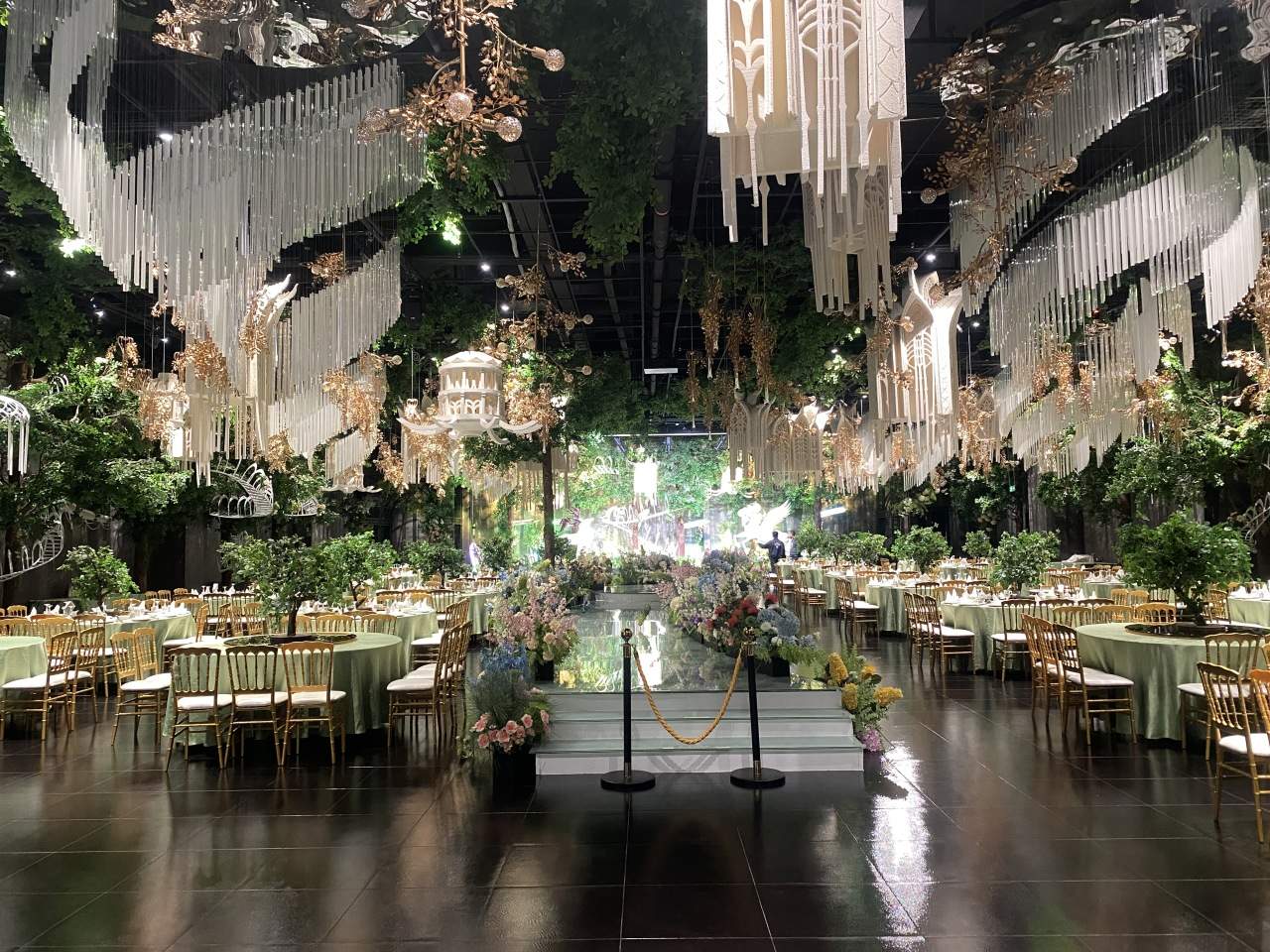 麦拉唯尔:1 幢楼解锁 6 大微短剧风格,一站式满足取景需求/酒店办公(图9) 麦拉唯尔:1 幢楼解锁 6 大微短剧风格,一站式满足取景需求/酒店办公(图9)