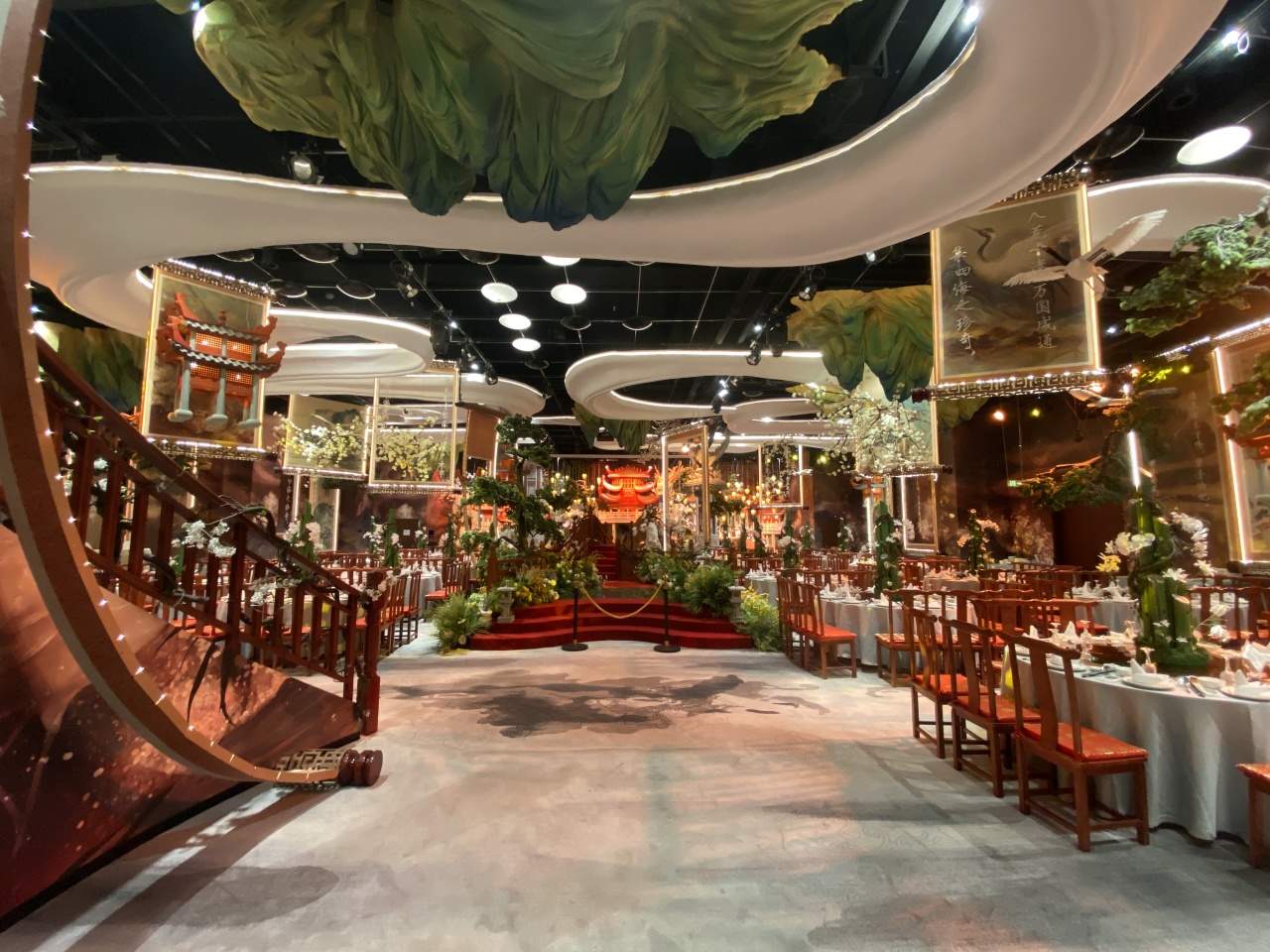 麦拉唯尔:1 幢楼解锁 6 大微短剧风格,一站式满足取景需求/酒店办公(图22) 麦拉唯尔:1 幢楼解锁 6 大微短剧风格,一站式满足取景需求/酒店办公(图22)