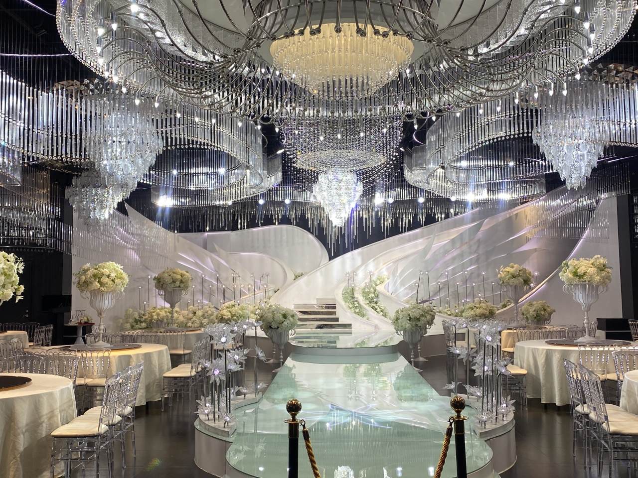 麦拉唯尔:1 幢楼解锁 6 大微短剧风格,一站式满足取景需求/酒店办公(图31) 麦拉唯尔:1 幢楼解锁 6 大微短剧风格,一站式满足取景需求/酒店办公(图31)