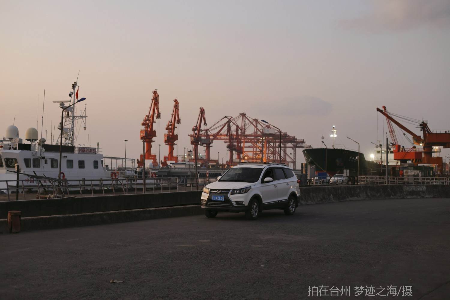 玉环大麦屿渔货码头 灯塔/工业/渔船/龙门吊(图4)