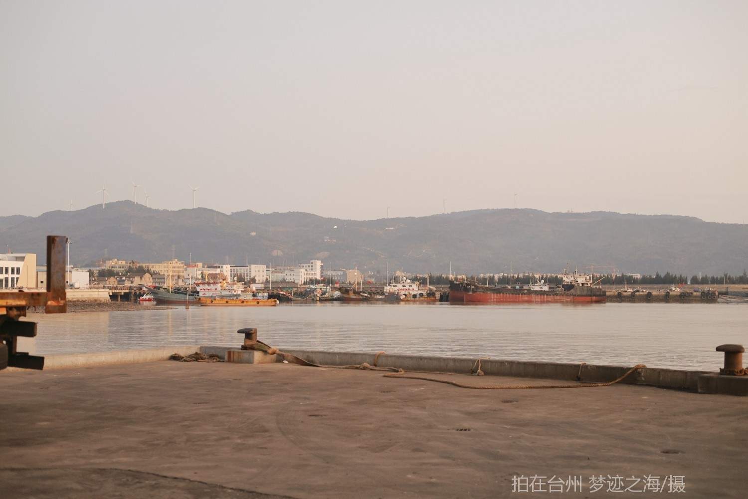 玉环大麦屿渔货码头 灯塔/工业/渔船/龙门吊(图6)