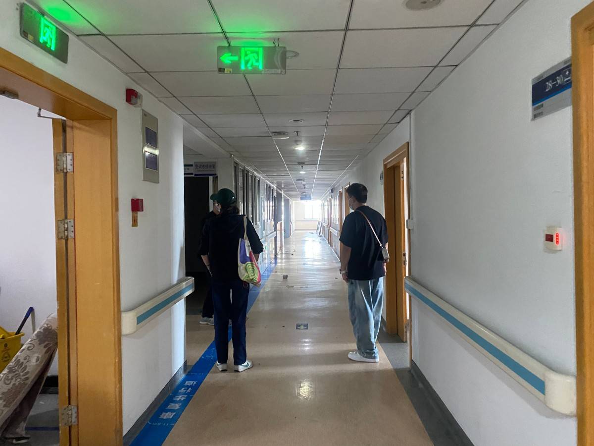 市立医院老院区｜空置病房 长走廊的医院天然片场(图5)