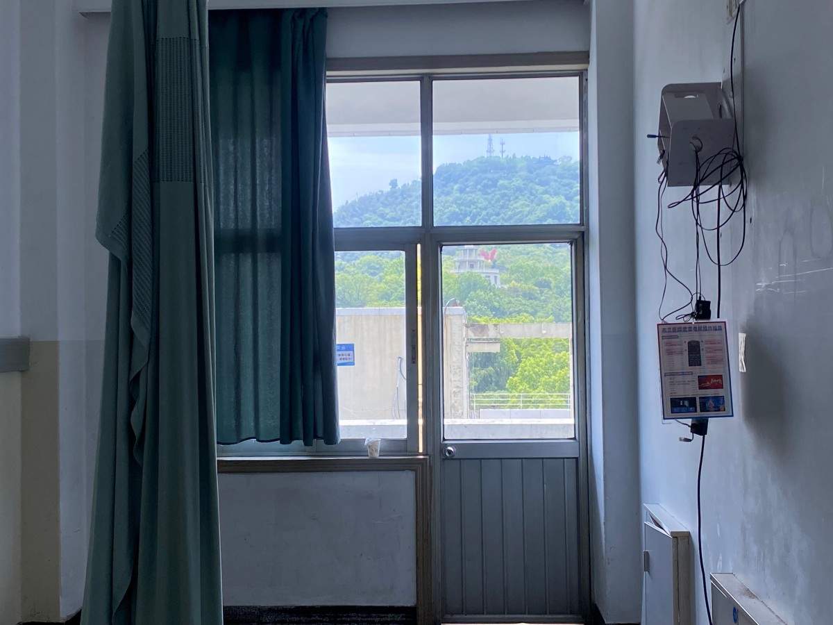 市立医院老院区｜空置病房 长走廊的医院天然片场(图7)