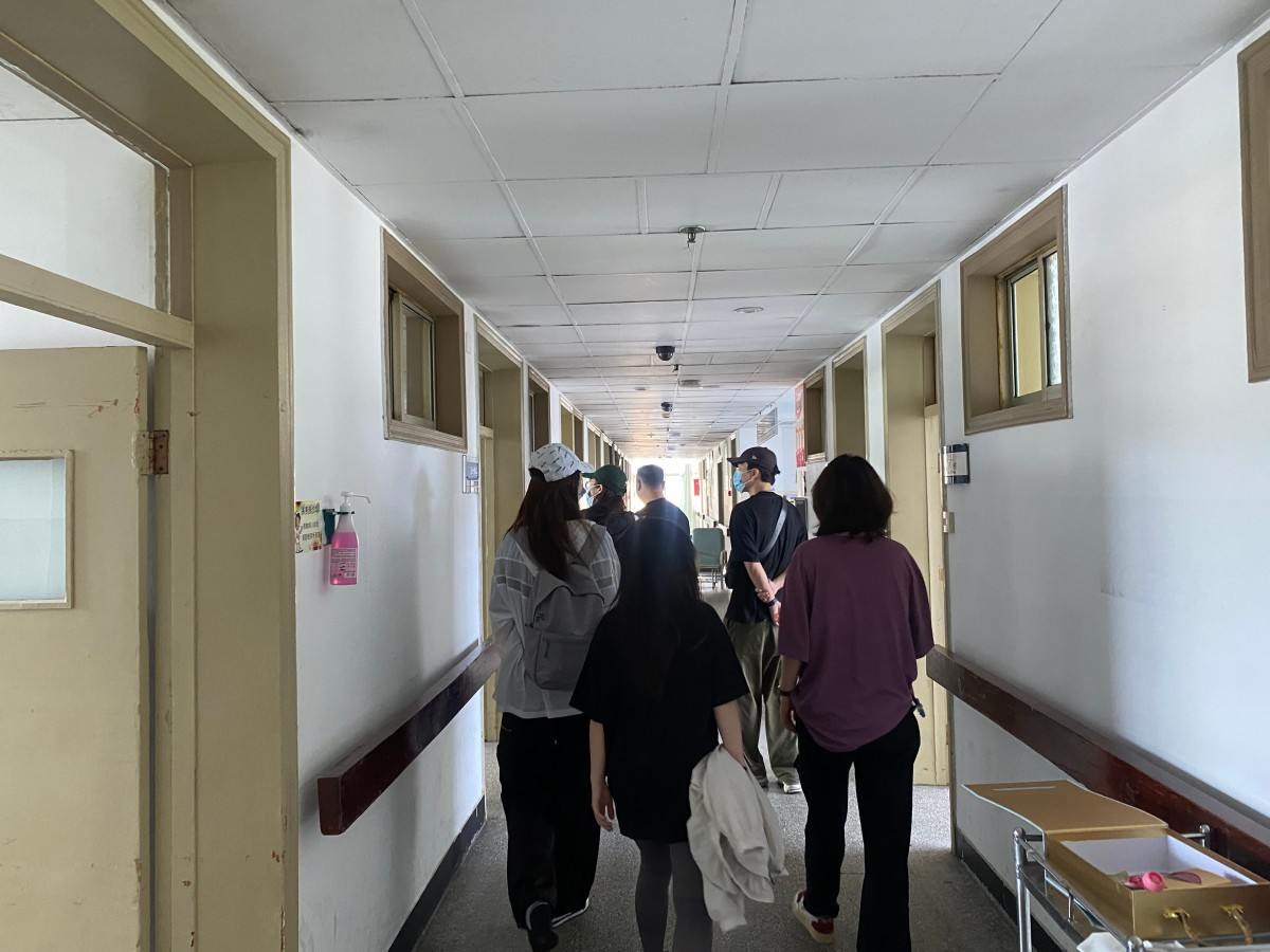 市立医院老院区｜空置病房 长走廊的医院天然片场(图6)