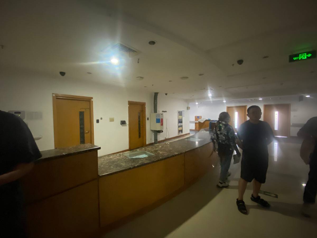 市立医院老院区｜空置病房 长走廊的医院天然片场(图9)