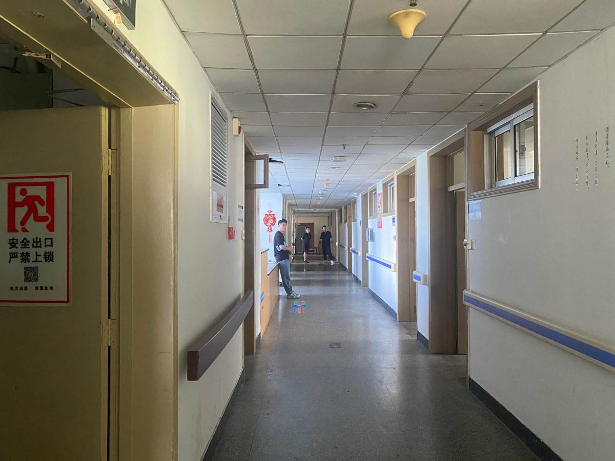 市立医院老院区｜空置病房 长走廊的医院天然片场(图8)