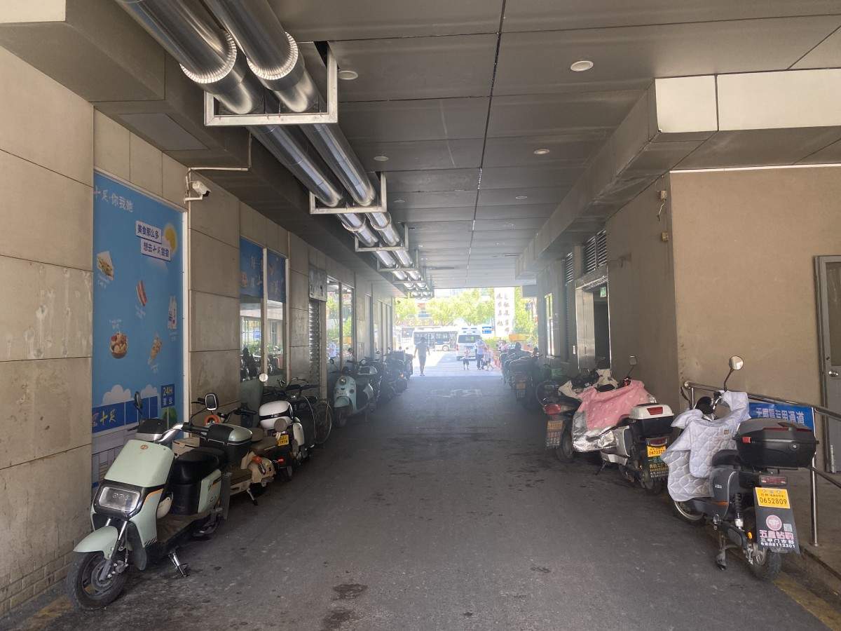 市立医院老院区｜空置病房 长走廊的医院天然片场(图13)