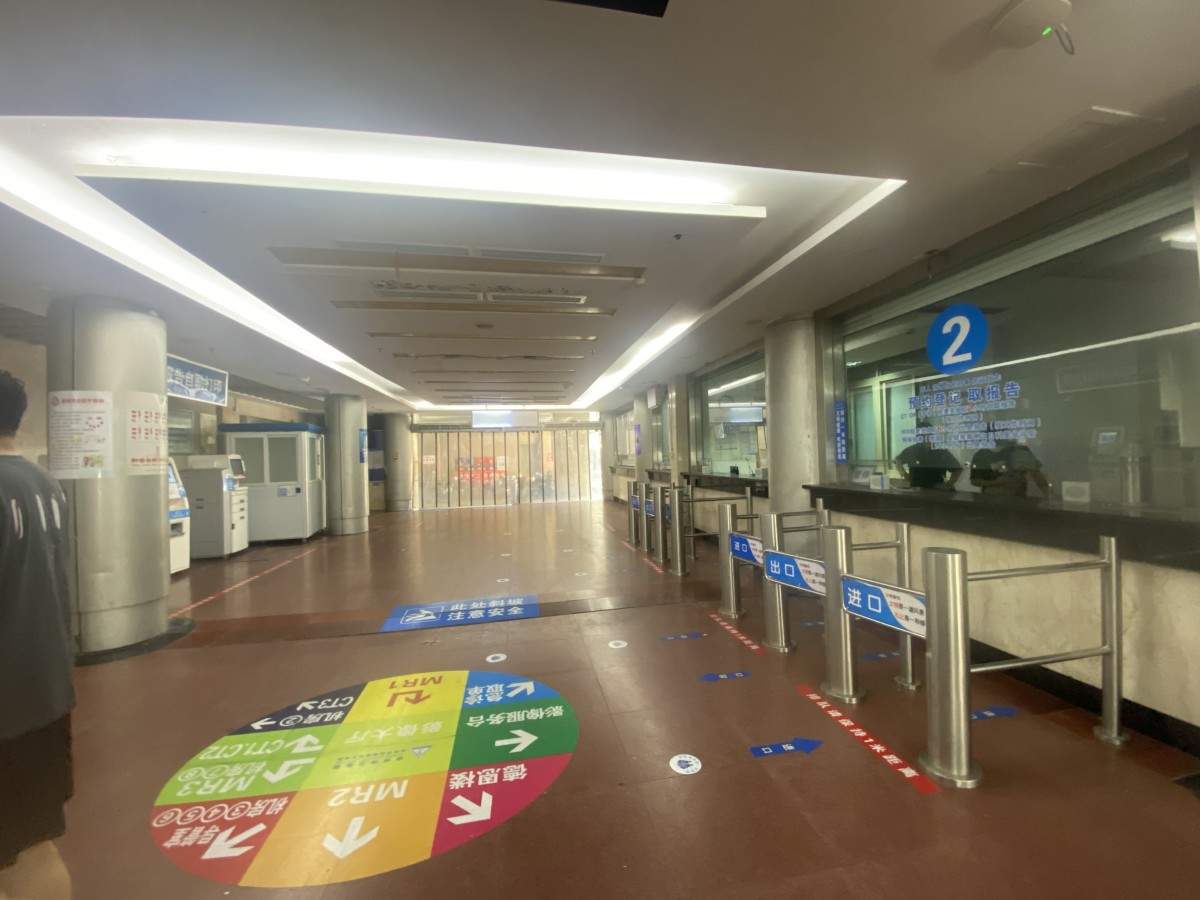 市立医院老院区｜空置病房 长走廊的医院天然片场(图15)