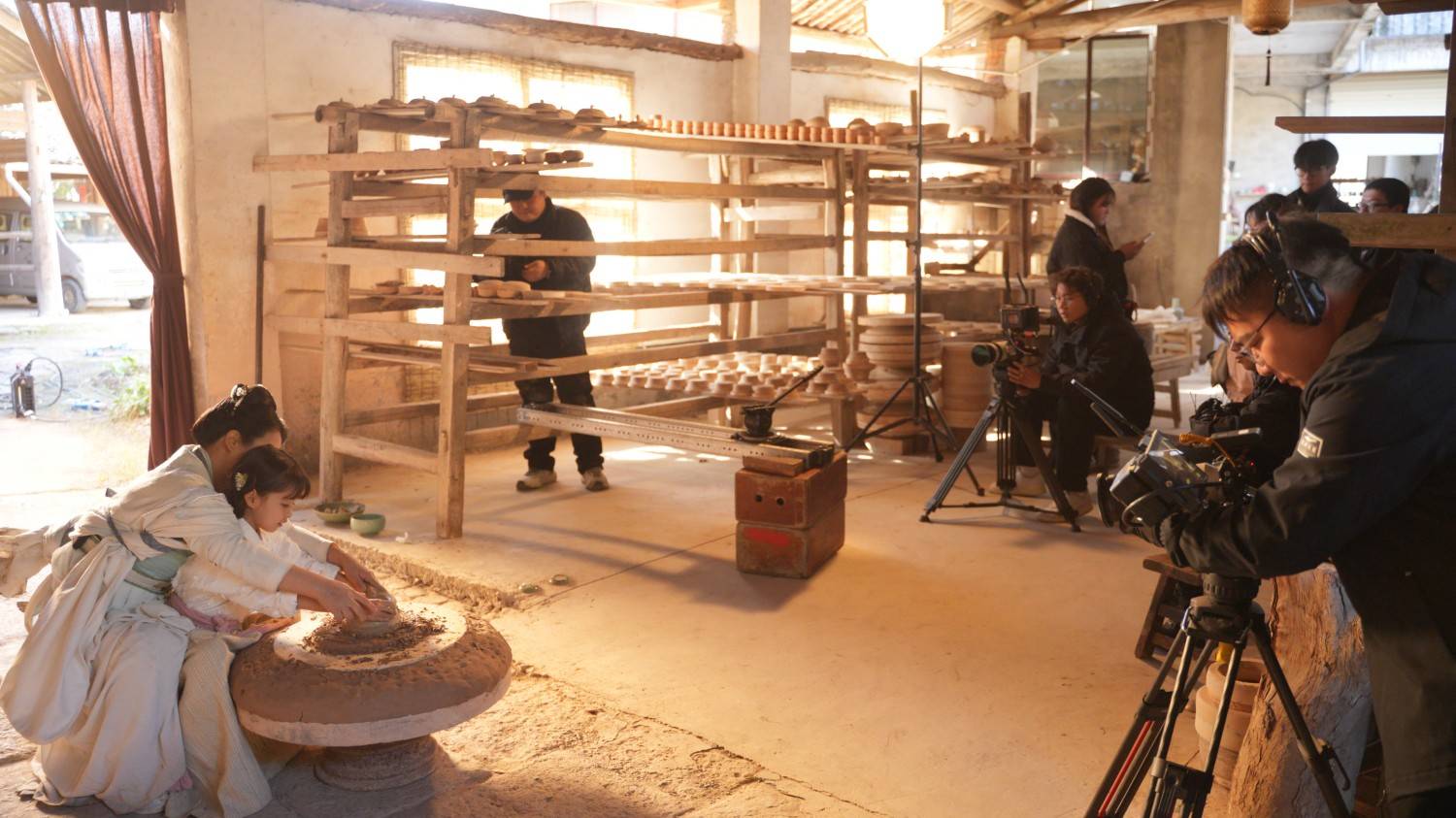 微短剧《恋恋青瓷》：一窑青瓷，牵起古今的非遗浪漫(图3)