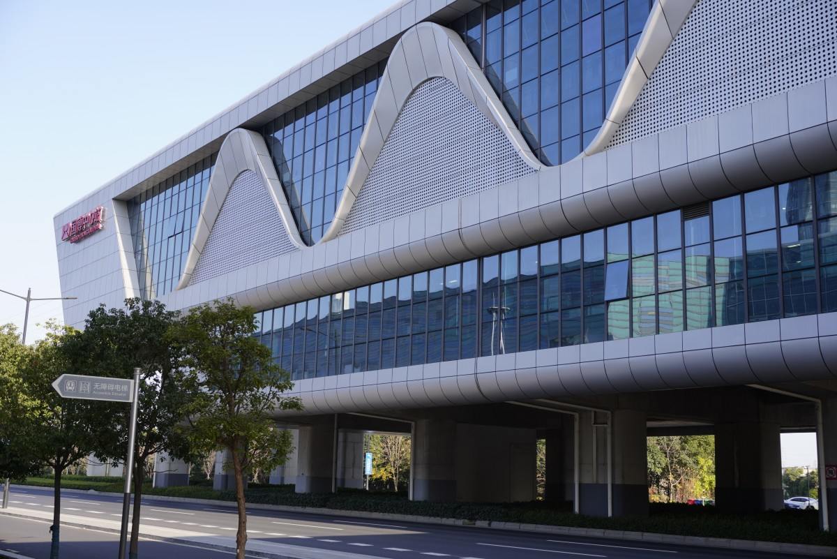 台州银泰城门口台州轻轨国博中心站和公交车站（银泰门口）(图4)