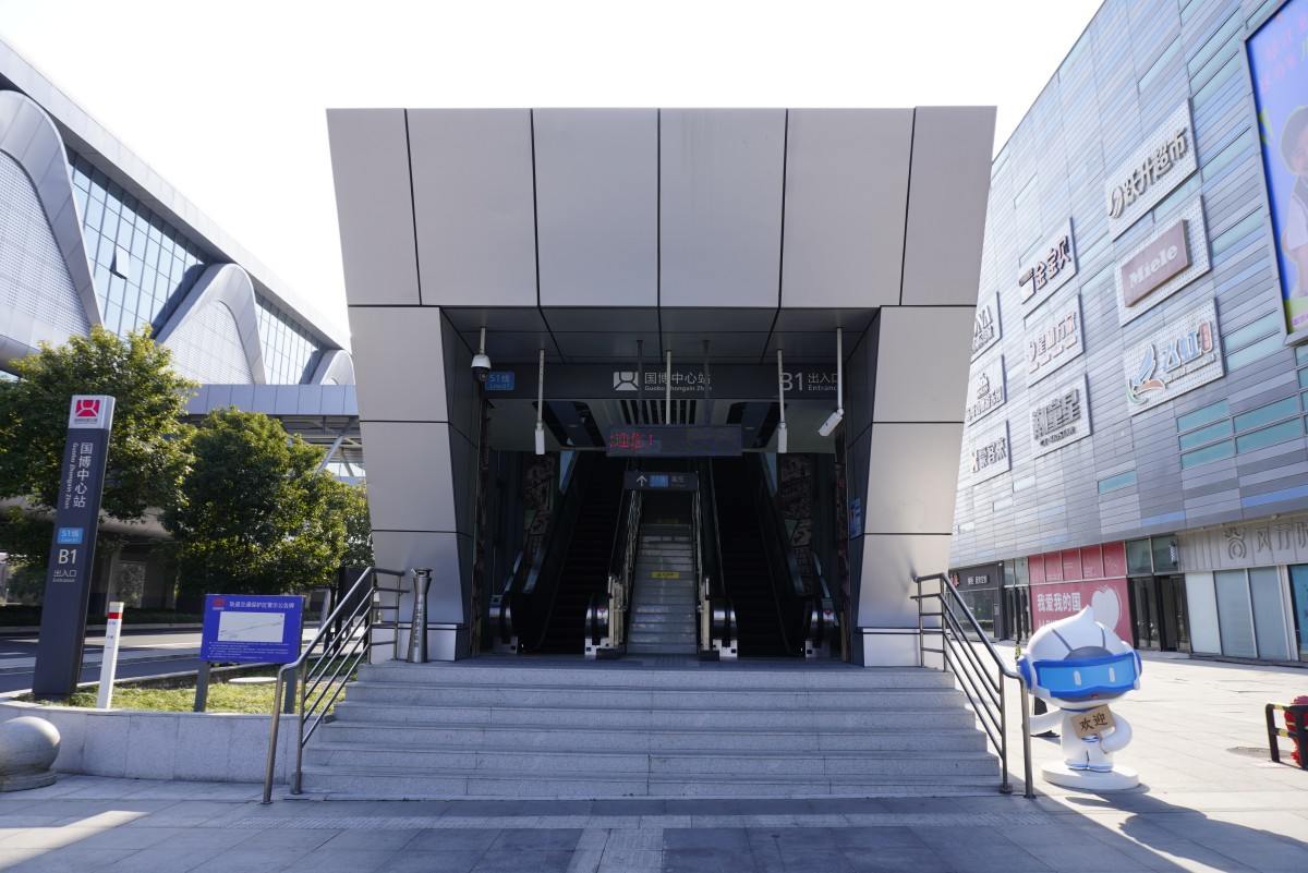 台州银泰城门口台州轻轨国博中心站和公交车站（银泰门口）(图5)