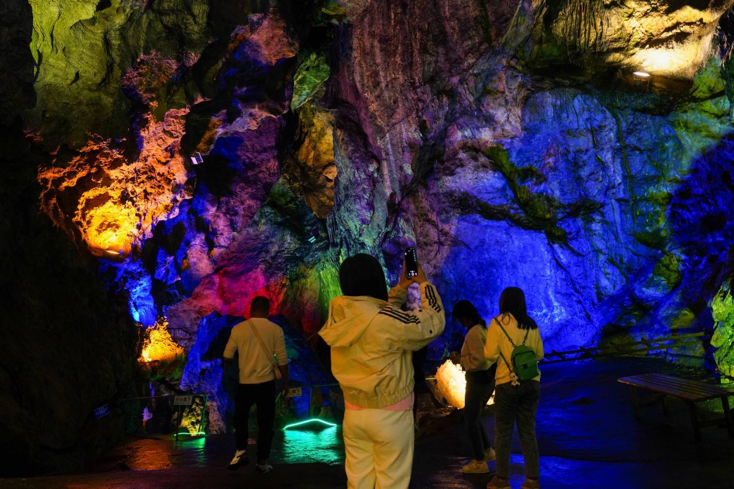 吉林通化溶洞景区 - 东北石冰花地质遗迹 影视拍摄一站式取景地(图2)