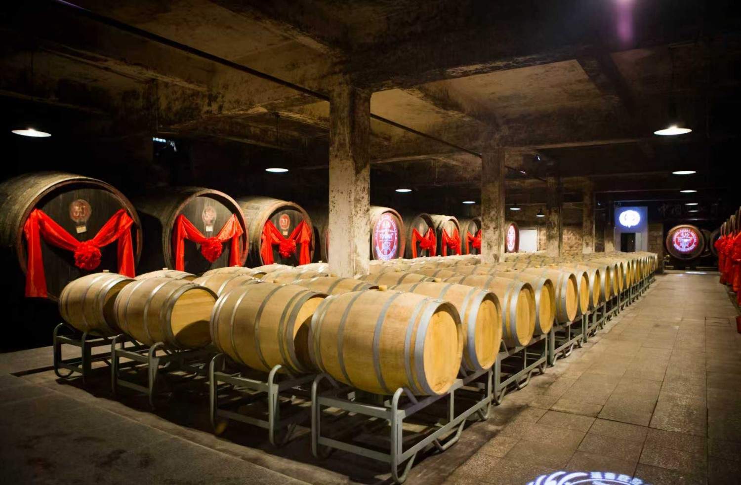 探秘通化葡萄酒地下酒窖 解锁复古工业风影视场景