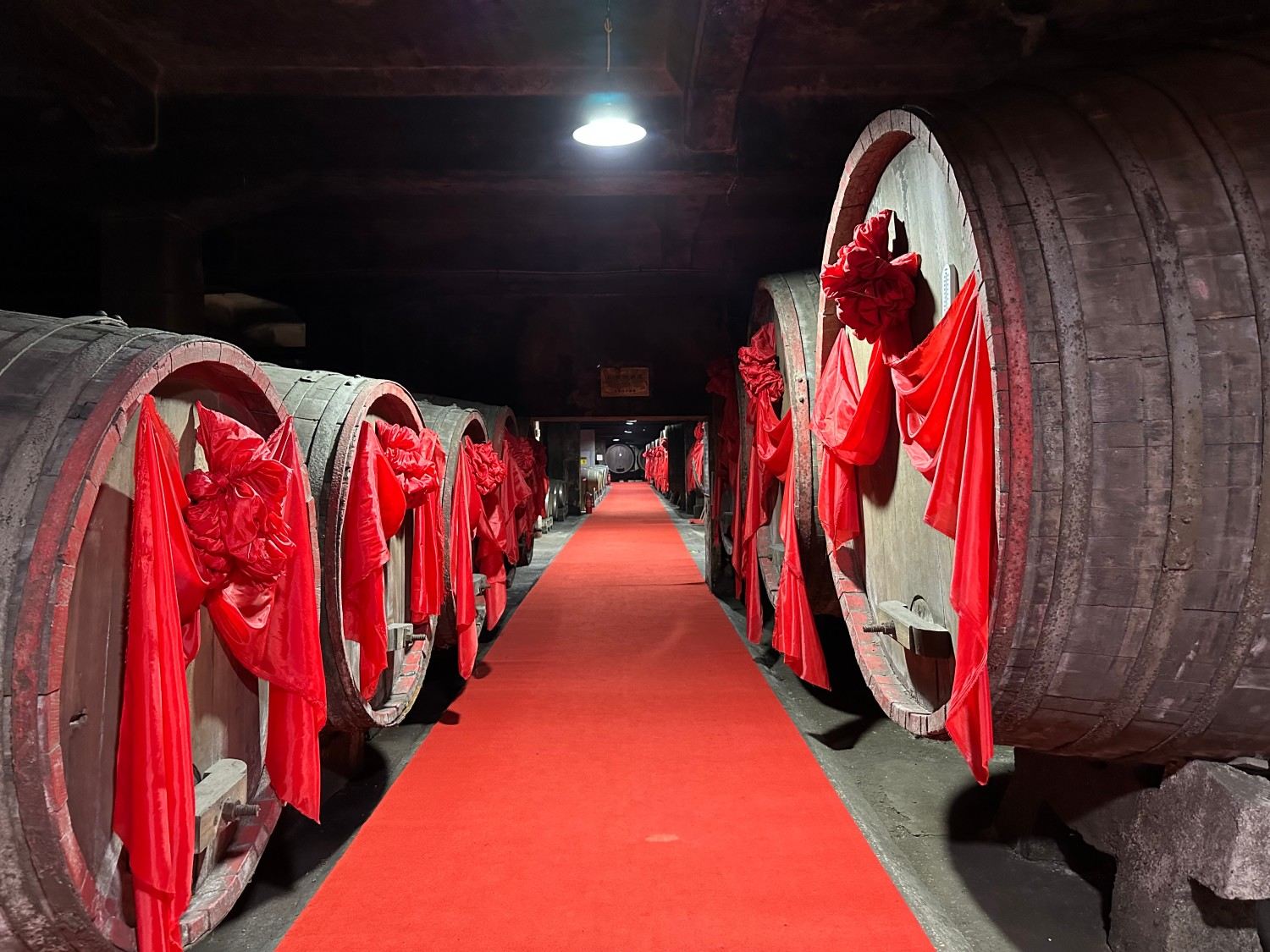 探秘通化葡萄酒地下酒窖 解锁复古工业风影视场景(图5)