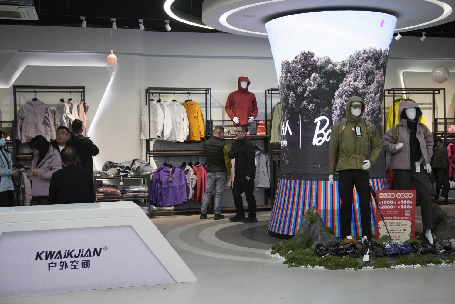 三门冲锋衣展销基地 解锁户外主题影视拍摄新场景(图3)