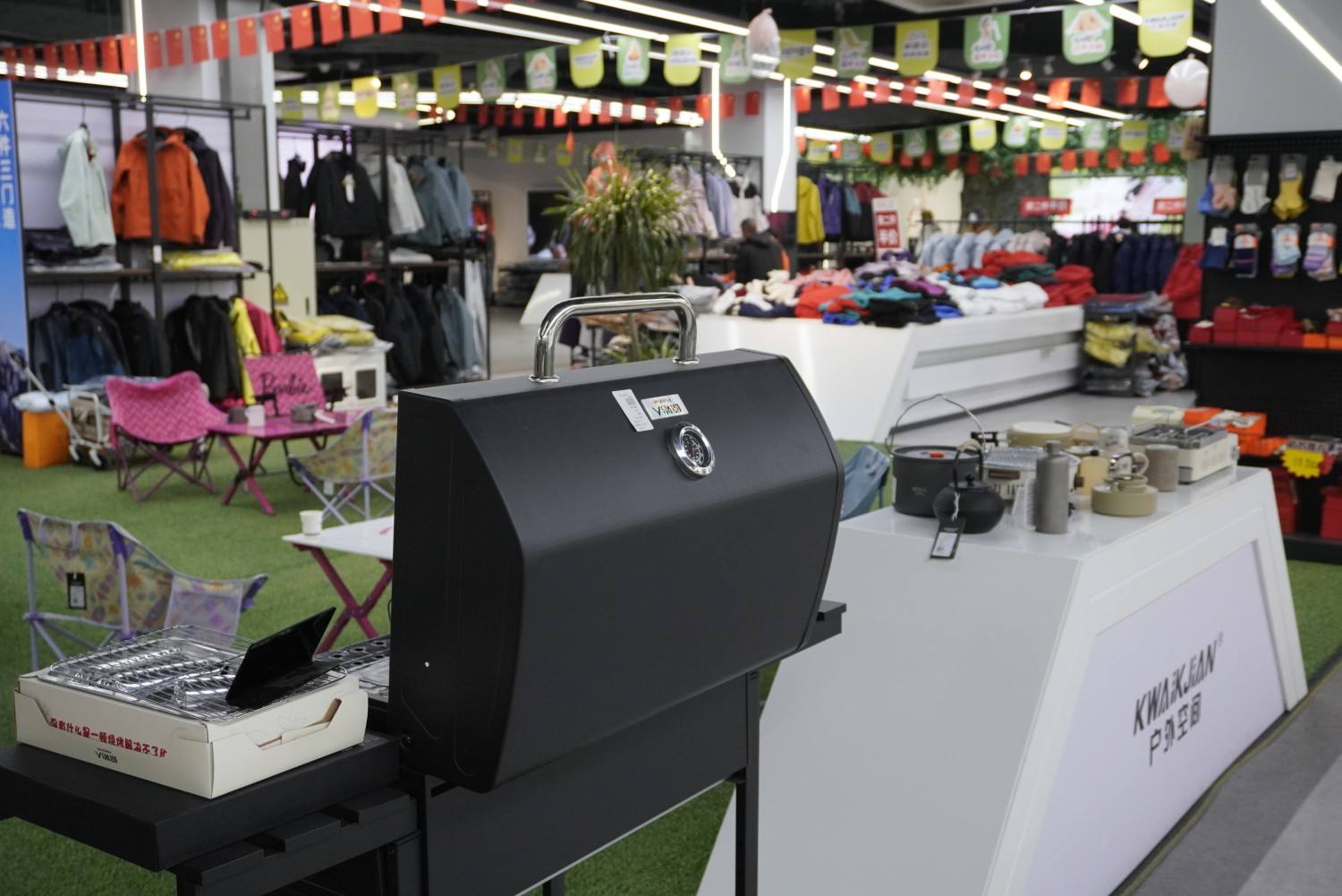 三门冲锋衣展销基地 解锁户外主题影视拍摄新场景(图8)