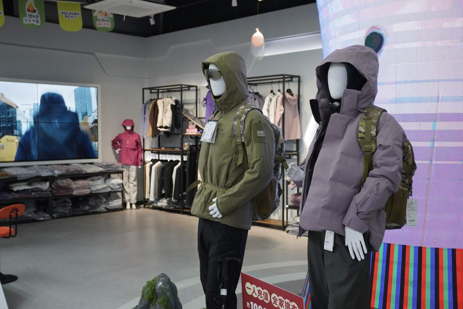 三门冲锋衣展销基地 解锁户外主题影视拍摄新场景(图15)