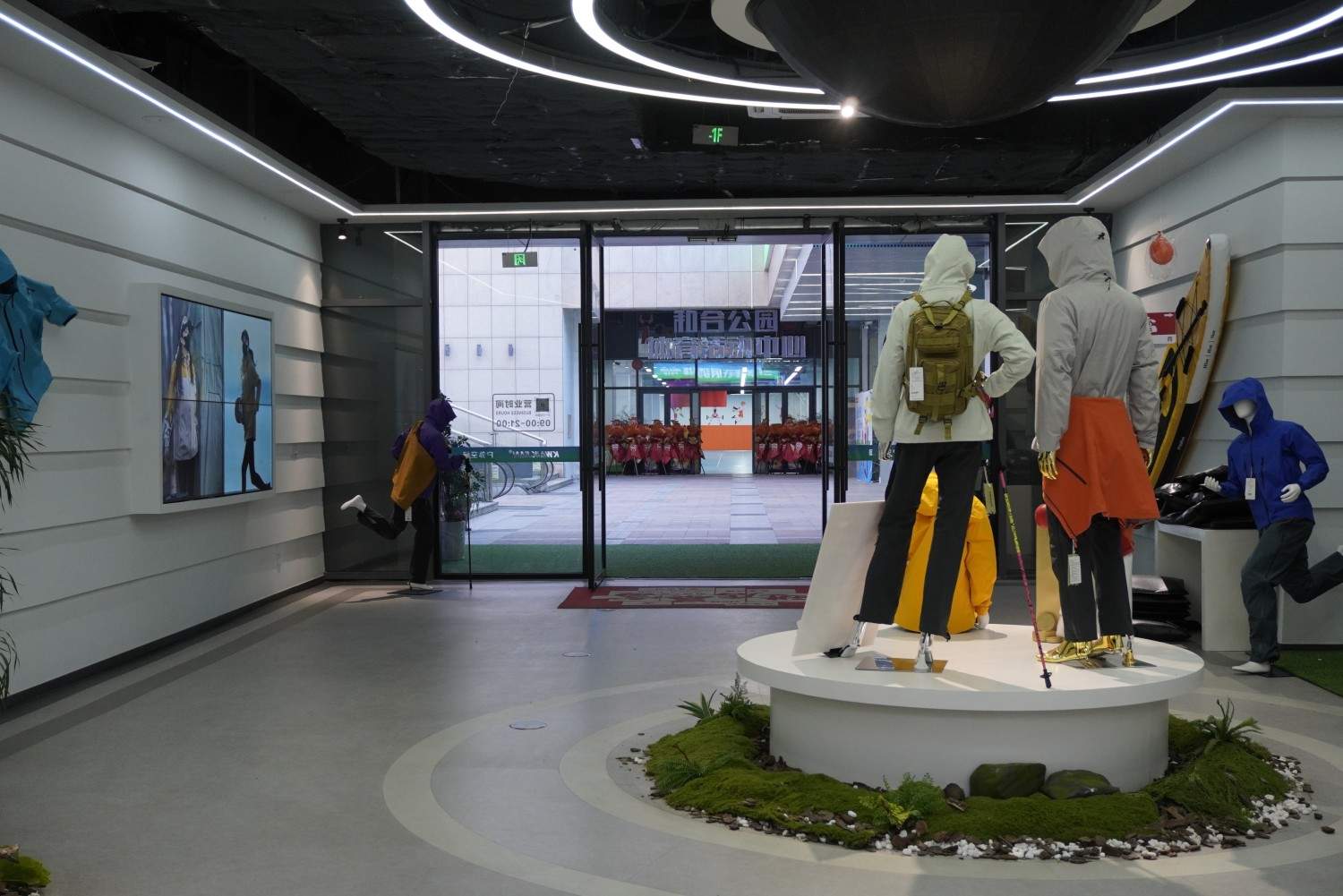 三门冲锋衣展销基地 解锁户外主题影视拍摄新场景(图16)