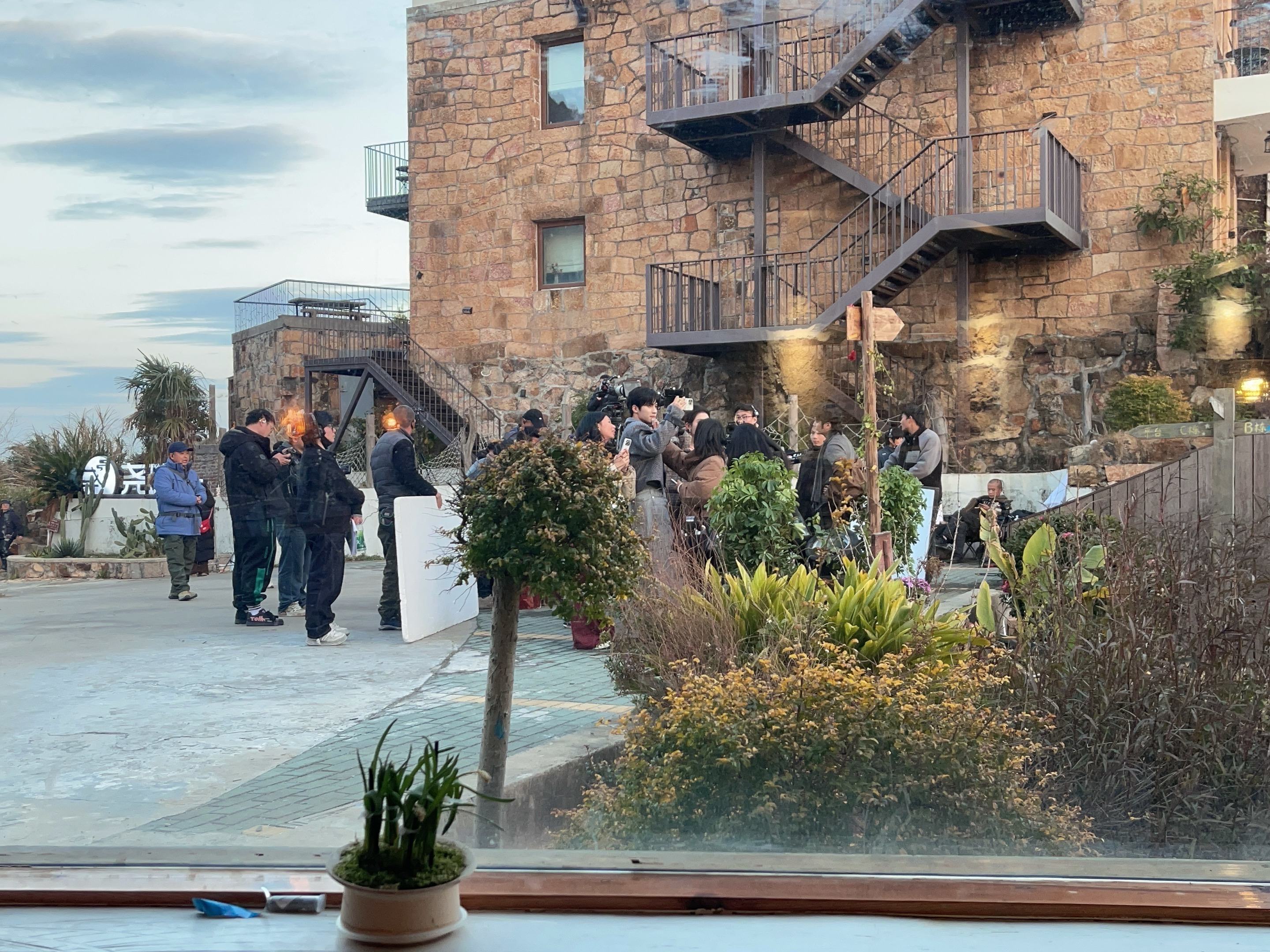 青春微短剧《放羊的星星》在浙江省台州温岭石塘开机拍摄(图4)