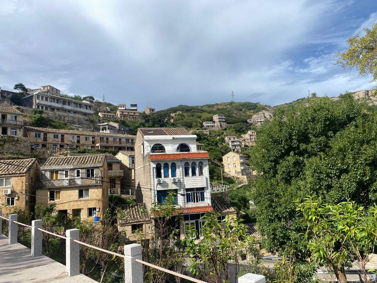 ：温岭市石塘镇港岙村——山海石屋与渔港风情融合的影视拍摄点位(图1)