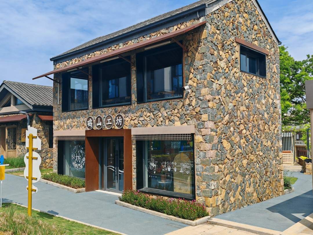 探秘鸡山乡大火车忘忧村,石屋、花田、海景一站式满足取景需求 海洋治愈(图9) 探秘鸡山乡大火车忘忧村,石屋、花田、海景一站式满足取景需求 海洋治愈(图9)