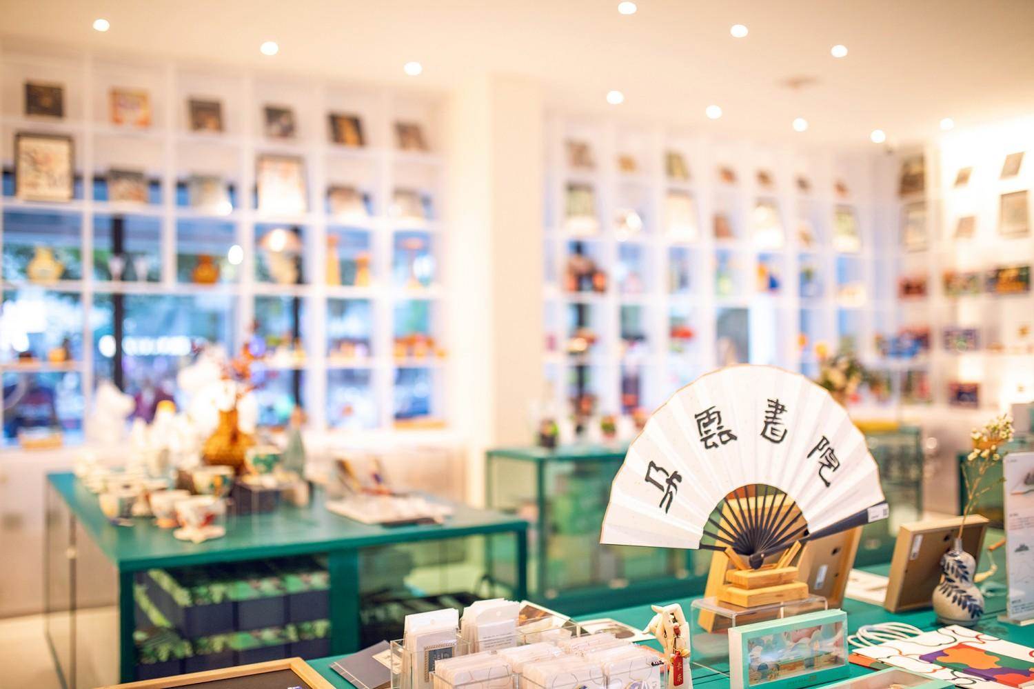 朵云书院黄岩店:永宁江畔白云主题文创书店片场 阅读空间/综合体(图5) 朵云书院黄岩店:永宁江畔白云主题文创书店片场 阅读空间/综合体(图5)