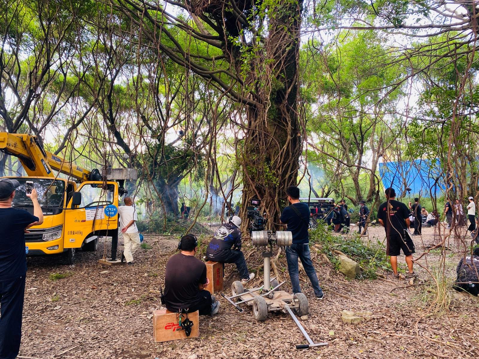 电视剧《战争与人》在台州拍摄完成 榕树林实景再现战争史诗(图1) 电视剧《战争与人》在台州拍摄完成 榕树林实景再现战争史诗(图1)